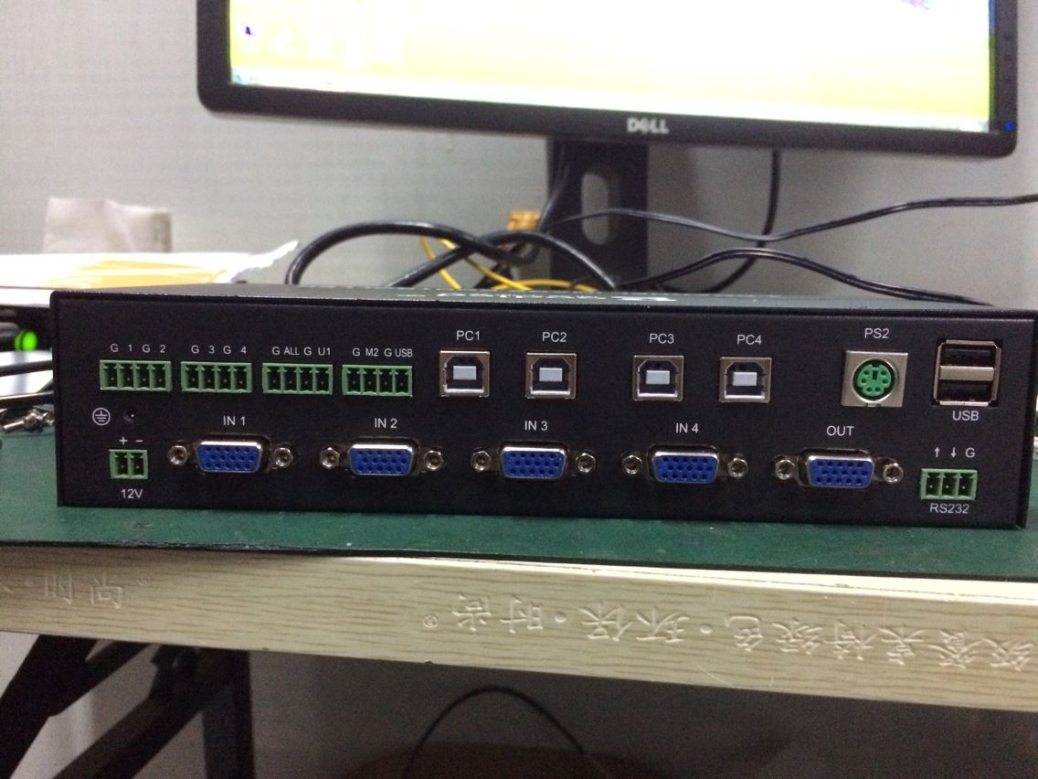 VGA分割器+KVM后.jpg VGA分割器+KVM后.jpg